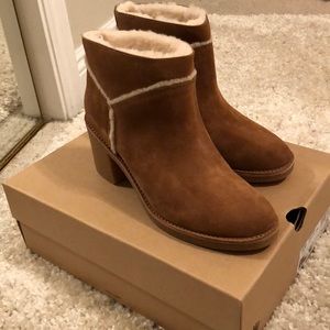 UGG Kasen Soft Suede Ankle Bootie - women’s size 9